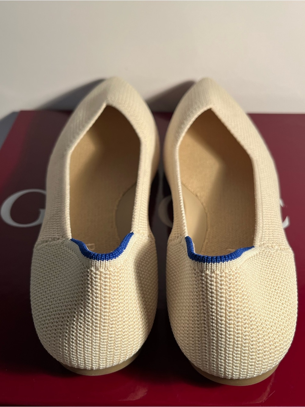 Rothy's Pointed Knit Ballet Flat in Cream with Blue Trim size 8 1/2 💙💙 - Picture 4 of 6
